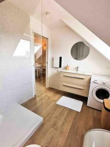appartement deux chambres avec balcon et petite terrasse