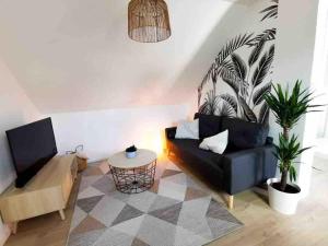 appartement deux chambres avec balcon et petite terrasse