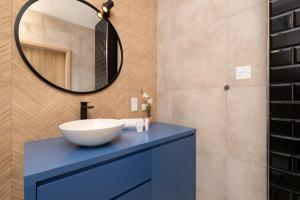 Modern Studio with Balcony Near Arena Gdańsk by Noclegi Renters