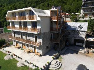 Hotel Vellezrit Guri