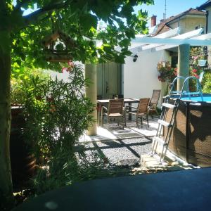 Kúria apartman with private jacuzzi and pool