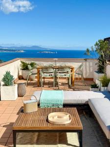 Begur Sunset 2 bedroom loft close to the center of Begur. With terrace and gorgeous sea views H42