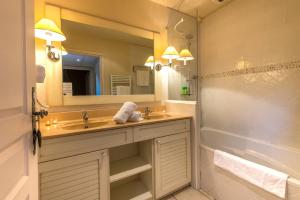 Appartements La Baie des Voiles, FEET IN THE CRYSTAL WATERS, 9 Apts from studio to Duplex by LLA SELECTIONS : photos des chambres