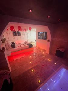 Love hotels Suite Prestige : Chambre Double avec Baignoire Spa