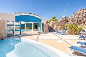 Camping à 300m de la plage La Pege