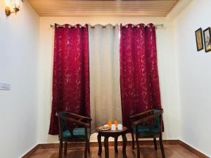 Night Sky Stay kasauli Entire 3BHK 4BHK 6BHK peaceful with massive Garden Walking Path