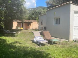 Deux mini villas distancees 10 metres pour 6 personnes : photos des chambres