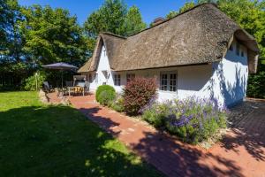 Ferienhaus Bauernkate Basstölpel - 4-star hotels in St. Peter-Ording