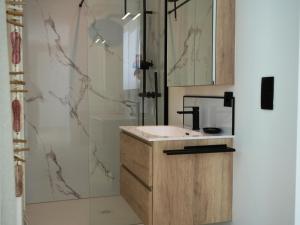 La Résidence Penthouse Duplex vue mer ,3 Chambres, 2 Salles de Bain, 4 Terrasses & parking privé