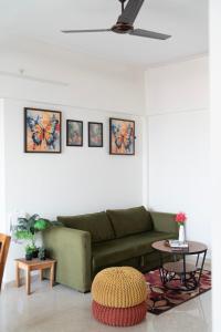 Skyline View 2bhk Apt near Oberoi Mall & NESCO