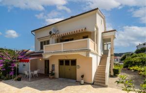 Lovely Apartment In Supetarska Draga