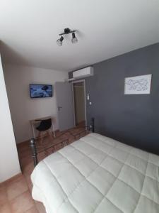 Appartements Au soleil du Tricastin - Appartement 3 chambres avec terrasse : photos des chambres