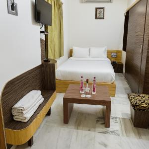 The Sky Comfort Hotel Shreenath - 10 Meters from Shreenathji Temple