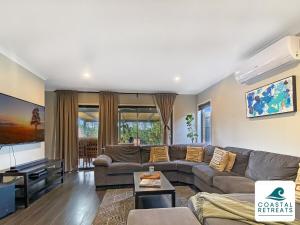 Mani Manor - Coastal Retreat - Linen Included