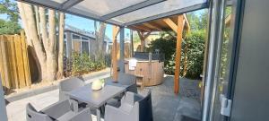 Chalet met hottub & omheinde tuin Zeeland VP090