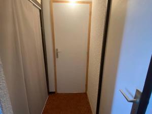 Appartement T2 Climatisé avec Piscine, Terrasse et Accès Direct Plage, 4 Couchages – Le Barcarès - FR-1-81-510