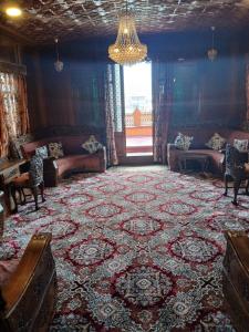 Houseboat Queen Of Africa