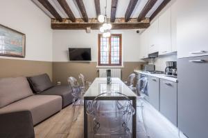 Apt Window on Venice