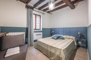 Apt Window on Venice