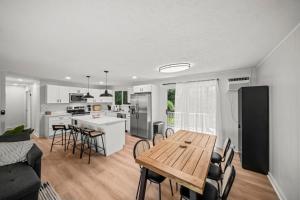 Hilo Harmony - Spacious 3BR 2BA Getaway