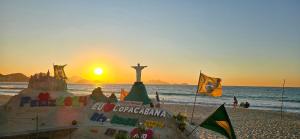 Conforto e Estilo em Copacabana | 2 Quartos D056