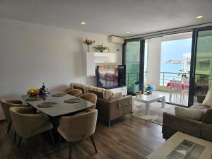 Splendid sea view, great location!