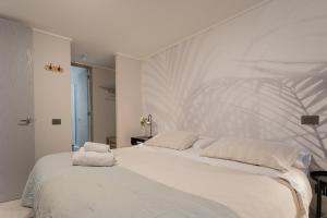Stylish Downtown Santiago Studio for 2