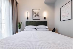 TWO ENTIRE APARTMENTS LIV Luxury Central C-D