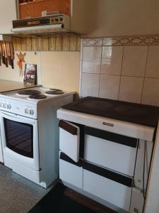 Villa w open fireplace and big plot 5 min from the sea