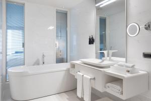 Deluxe Room Twin Bed with Partial Sea View room in Wyndham Grand Istanbul Levent