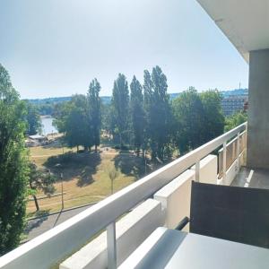 Studio avec balcon et superbe vue