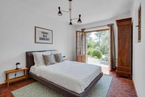 Villas Tranquil 5-Bedroom Stone Villa with Private Pool : photos des chambres