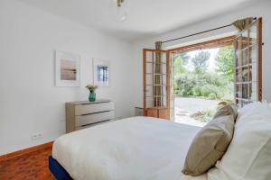 Villas Tranquil 5-Bedroom Stone Villa with Private Pool : photos des chambres