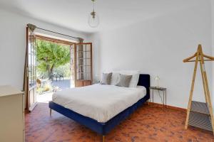 Villas Tranquil 5-Bedroom Stone Villa with Private Pool : photos des chambres