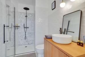 Villas Tranquil 5-Bedroom Stone Villa with Private Pool : photos des chambres