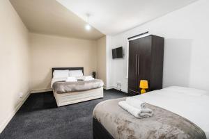 4 Bed Flat 5 mins Walk To Anfield