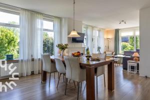 OV517 - 6 persons holiday home De Kersenboomhoeve