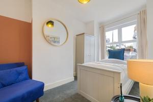 Sandown Home - 2 BR - 3Beds - Free Weekend Parking