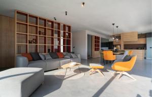 Awesome Home In Bukori