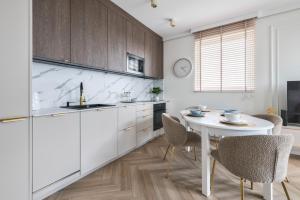 Horizon - 170 Deluxe by Grand Apartments