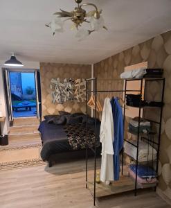 Appartements Suite deluxe avec jacuzzi et jardin a 2 min de la plage : photos des chambres