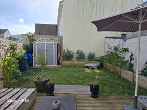 Appartements Suite deluxe avec jacuzzi et jardin a 2 min de la plage : photos des chambres