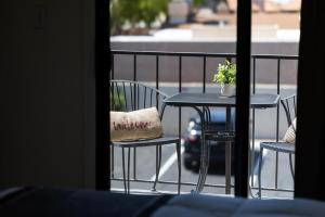 209 Fully Furnished 1BR Suite-Prime Location