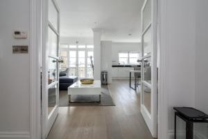 Bright Designer Flat in Chelsea