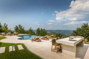 Villa Clara by Villsy - private pool, indoor jacuzzi, outdoor jacuzzi, sauna, gym, playroom