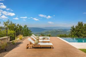 Villa Clara by Villsy - private pool, indoor jacuzzi, outdoor jacuzzi, sauna, gym, playroom