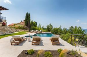 Villa Clara by Villsy - private pool, indoor jacuzzi, outdoor jacuzzi, sauna, gym, playroom