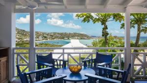 A True Romantic Villa With Bright Canvas