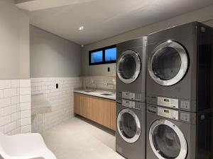 The Bridge by Xtay -Estúdios em Floripa com Piscina no Rooftop e Academia Completa, e fácil acesso as Praias Populares