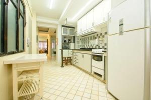 Amplo apto 50m da praia c churrasqueira VK0800